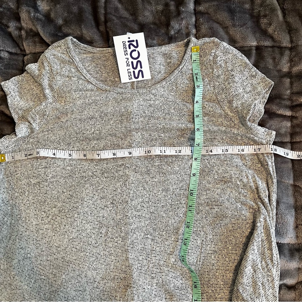 Aiden Y NWT Heather Gray Knit T-Shirt Shark-bite Hem Cap Sleeves Stretchy Comfy - Picture 10 of 11